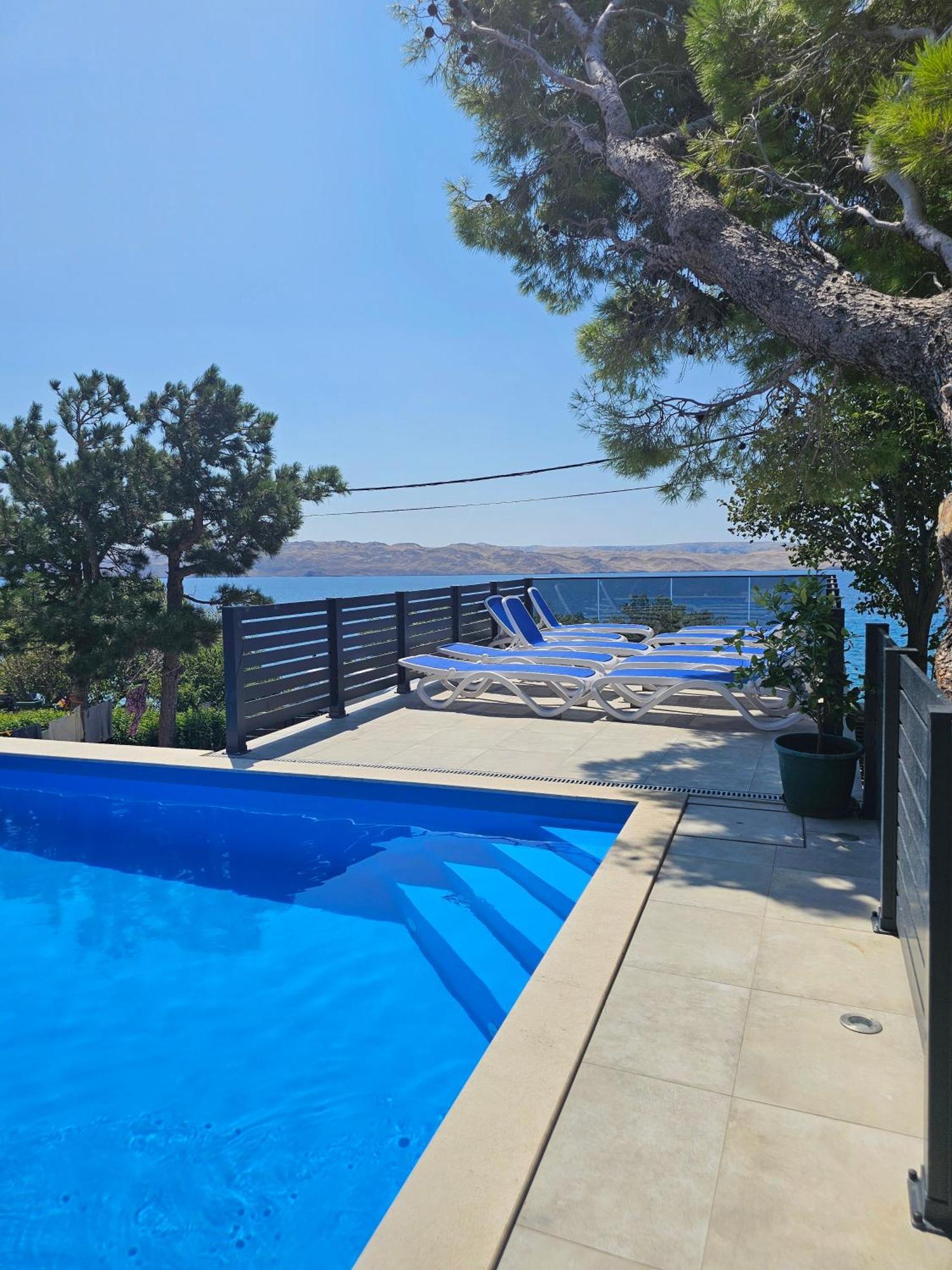 Beachfront House Ivana With Pool - Renovated 2025 Cesarica Ngoại thất bức ảnh