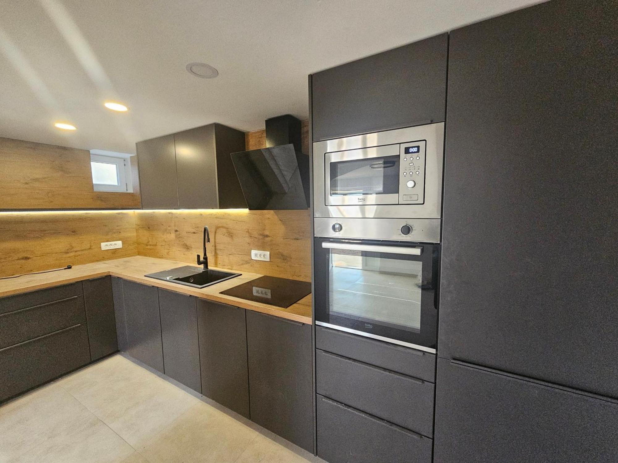 Beachfront House Ivana With Pool - Renovated 2025 Cesarica Ngoại thất bức ảnh
