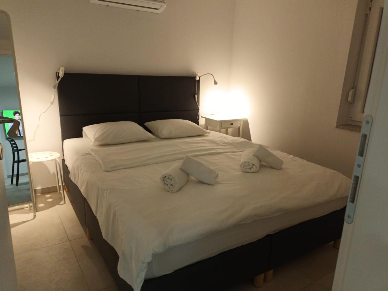 Beachfront House Ivana With Pool - Renovated 2025 Cesarica Ngoại thất bức ảnh